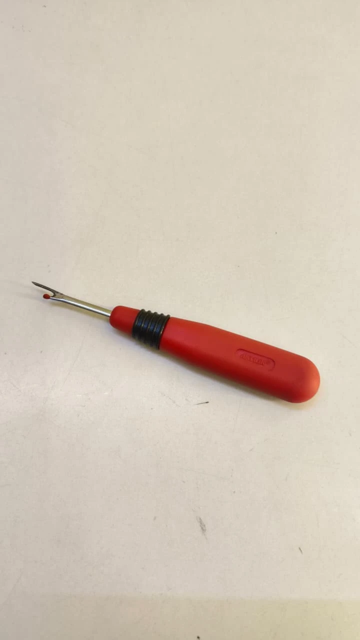 Seam ripper tool- (1 piece)