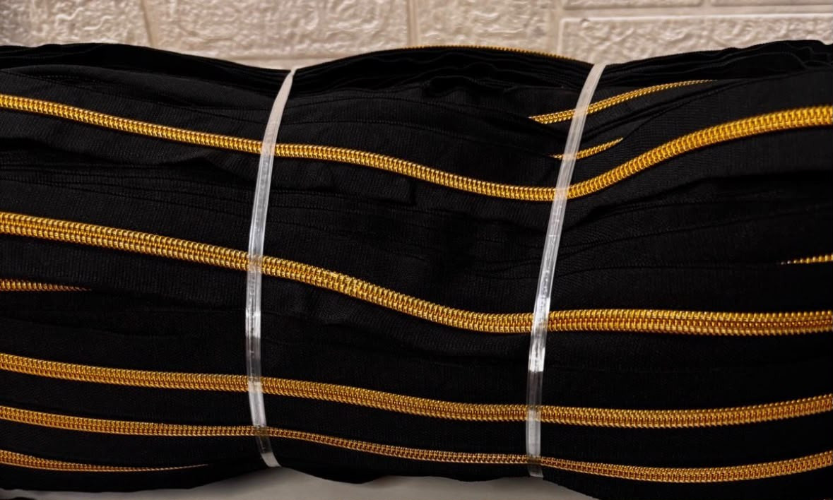 Zip (Chain-5 no.)- black & golden (pack of 5 meter)